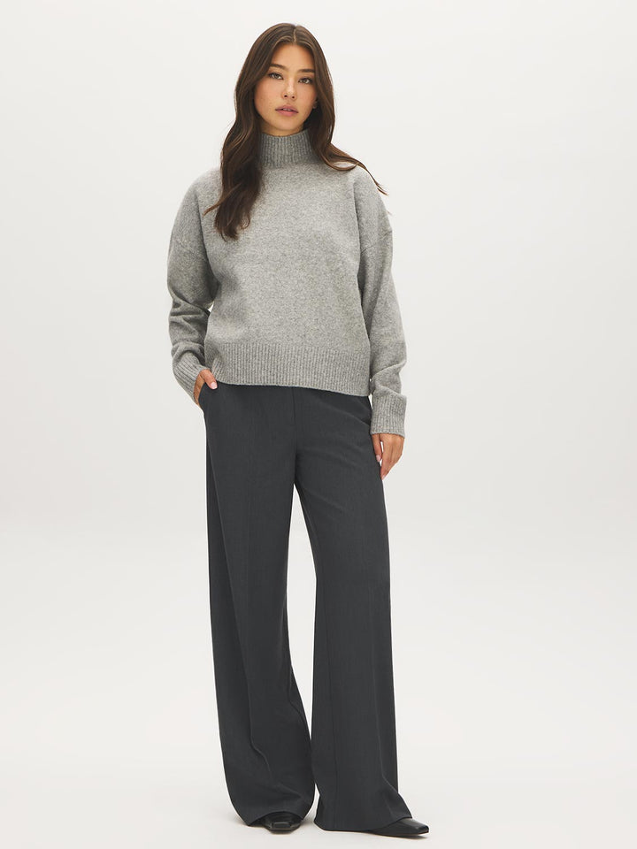 Clean Waistband Wide-Leg Pants